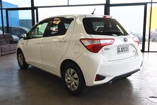 2017 Toyota Vitz - Thumbnail