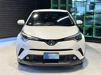 2017 Toyota C-HR - Thumbnail