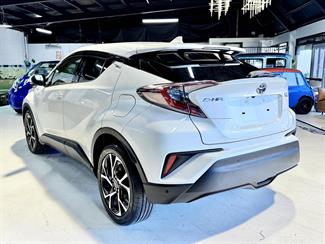 2017 Toyota C-HR - Thumbnail