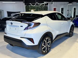 2017 Toyota C-HR - Thumbnail