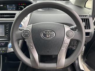 2015 Toyota Prius - Thumbnail