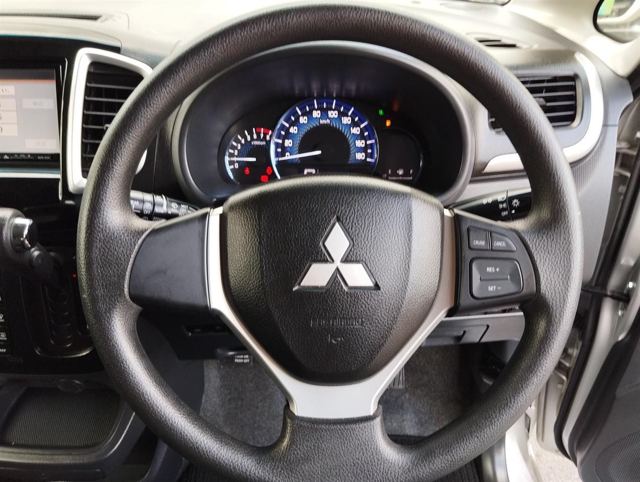 2015 Mitsubishi DELICA