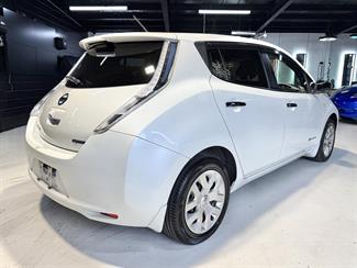 2016 Nissan Leaf - Thumbnail