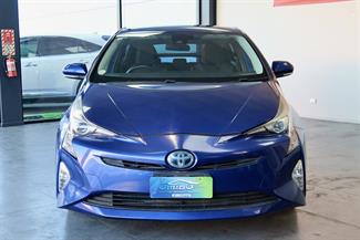 2016 Toyota Prius - Thumbnail