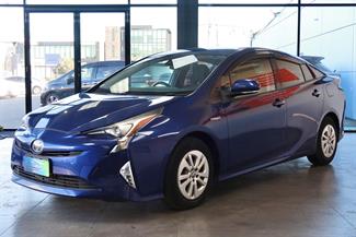 2016 Toyota Prius - Thumbnail