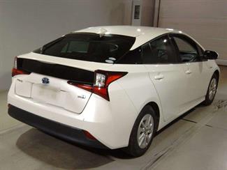 2019 Toyota Prius - Thumbnail