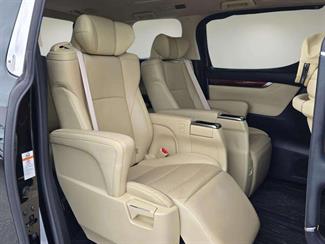 2016 Toyota Alphard - Thumbnail