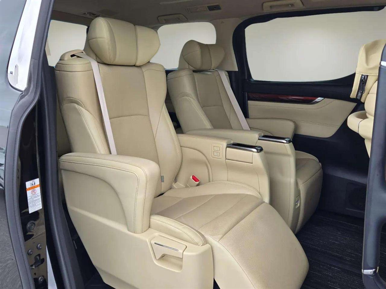 2016 Toyota Alphard