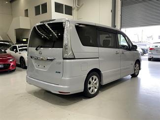 2013 Nissan Serena - Thumbnail