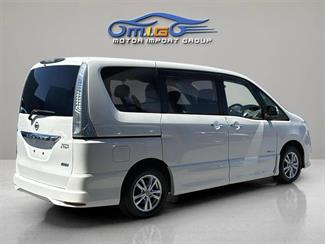 2013 Nissan Serena - Thumbnail