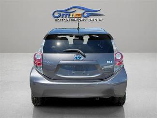 2013 Toyota Aqua - Thumbnail