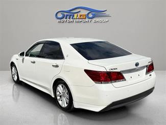 2013 Toyota Crown - Thumbnail