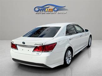 2013 Toyota Crown - Thumbnail