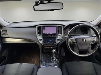 2013 Toyota Crown - Thumbnail