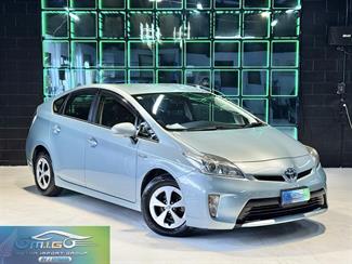 2014 Toyota Prius - Thumbnail