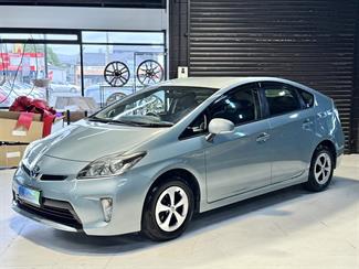 2014 Toyota Prius - Thumbnail