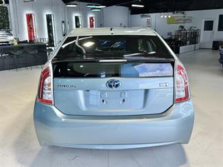 2014 Toyota Prius - Thumbnail