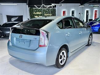 2014 Toyota Prius - Thumbnail