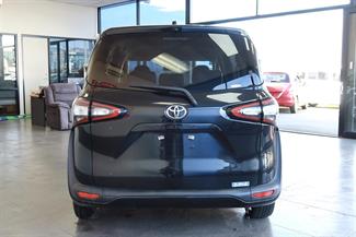 2015 Toyota Sienta - Thumbnail