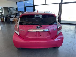 2015 Toyota Aqua - Thumbnail