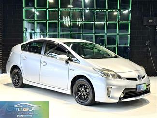 2013 Toyota Prius - Thumbnail