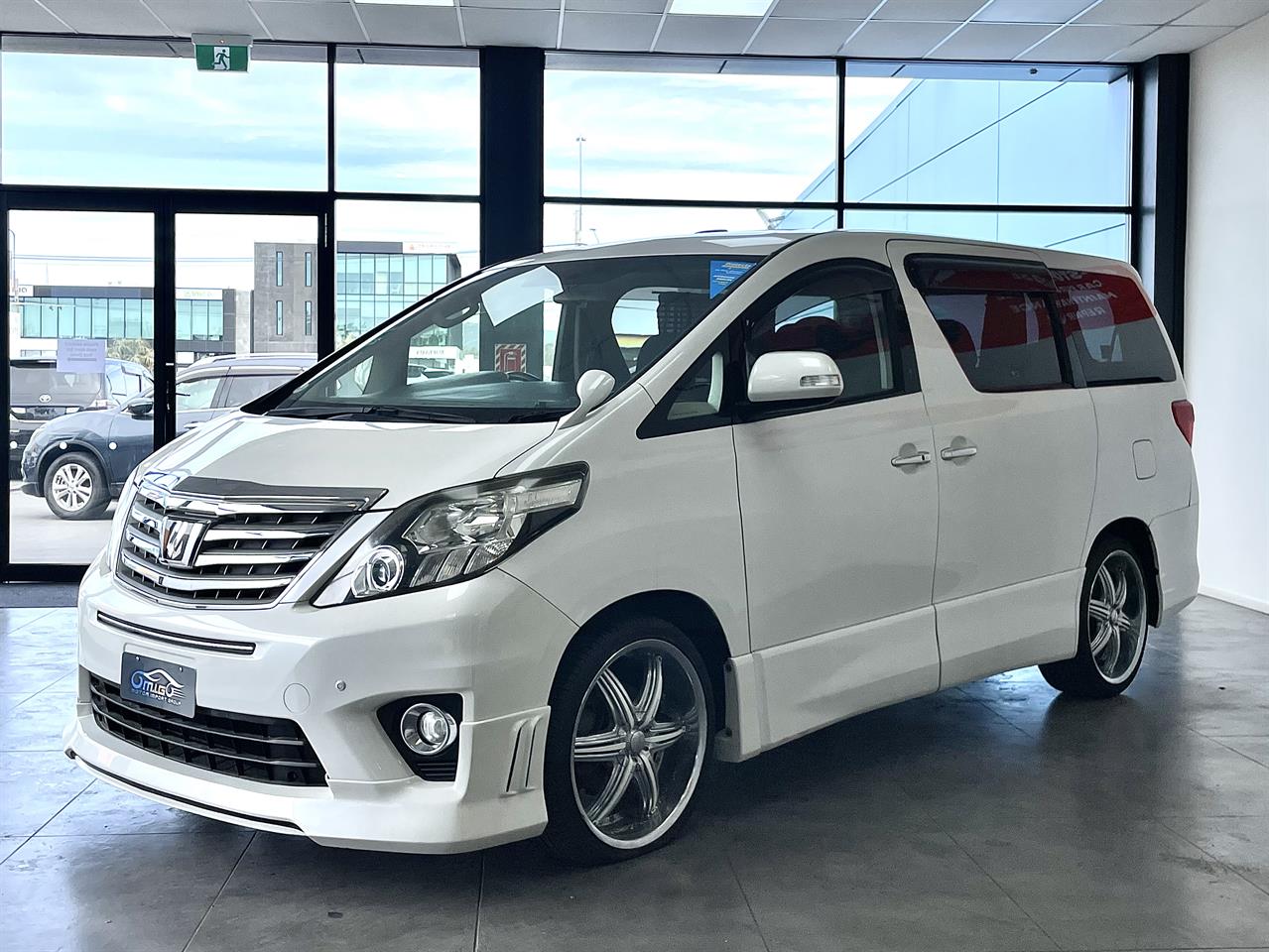 2013 Toyota Alphard