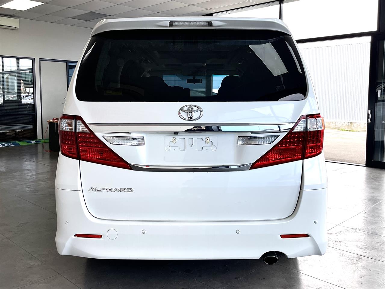 2013 Toyota Alphard