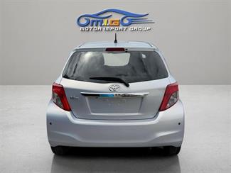 2013 Toyota Vitz - Thumbnail