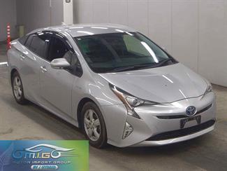 2018 Toyota Prius - Thumbnail