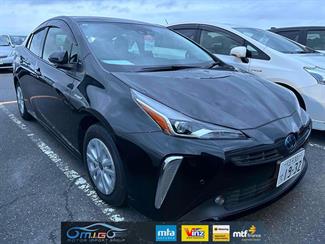 2019 Toyota Prius - Thumbnail