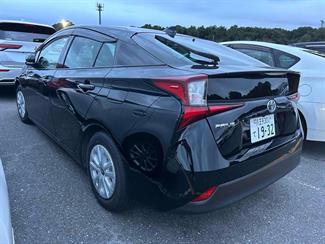 2019 Toyota Prius - Thumbnail