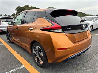 2017 Nissan Leaf - Thumbnail