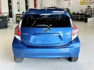 2016 Toyota Aqua - Thumbnail