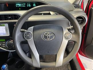 2013 Toyota Aqua - Thumbnail