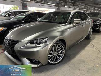 2013 Lexus IS 300H - Thumbnail