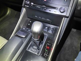 2013 Lexus IS 300H - Thumbnail