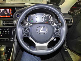 2013 Lexus IS 300H - Thumbnail