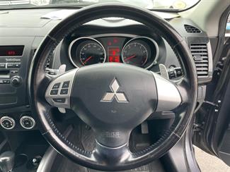 2008 Mitsubishi Outlander - Thumbnail