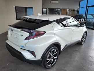 2017 Toyota C-HR - Thumbnail