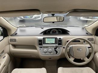 2004 Toyota Raum - Thumbnail
