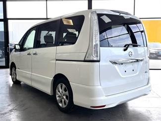 2013 Nissan Serena - Thumbnail