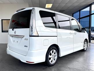 2013 Nissan Serena - Thumbnail