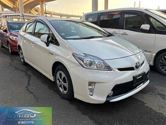 2015 Toyota Prius - Thumbnail