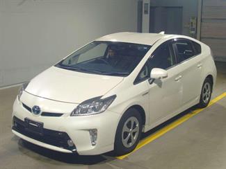 2015 Toyota Prius - Thumbnail