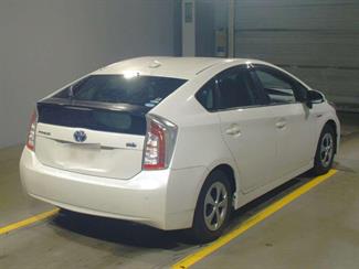 2015 Toyota Prius - Thumbnail