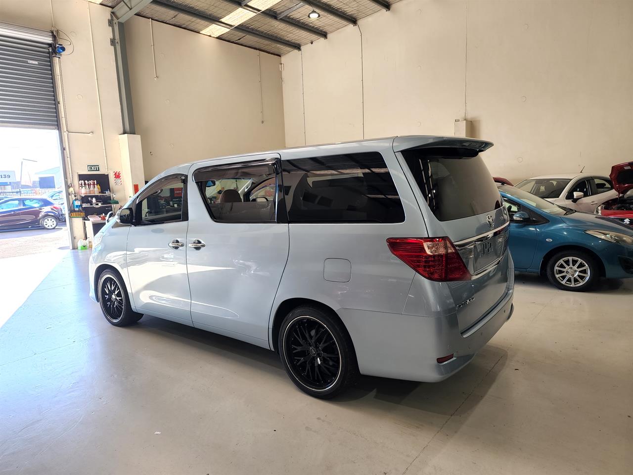 2013 Toyota Alphard