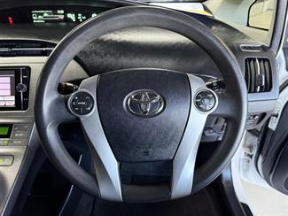 2014 Toyota Prius - Thumbnail