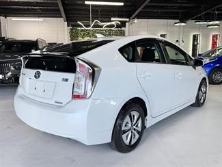 2014 Toyota Prius - Thumbnail