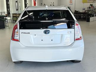 2014 Toyota Prius - Thumbnail