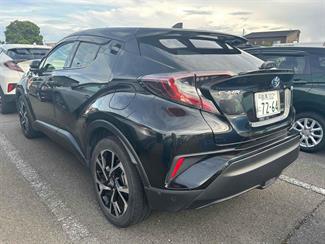 2017 Toyota C-HR - Thumbnail